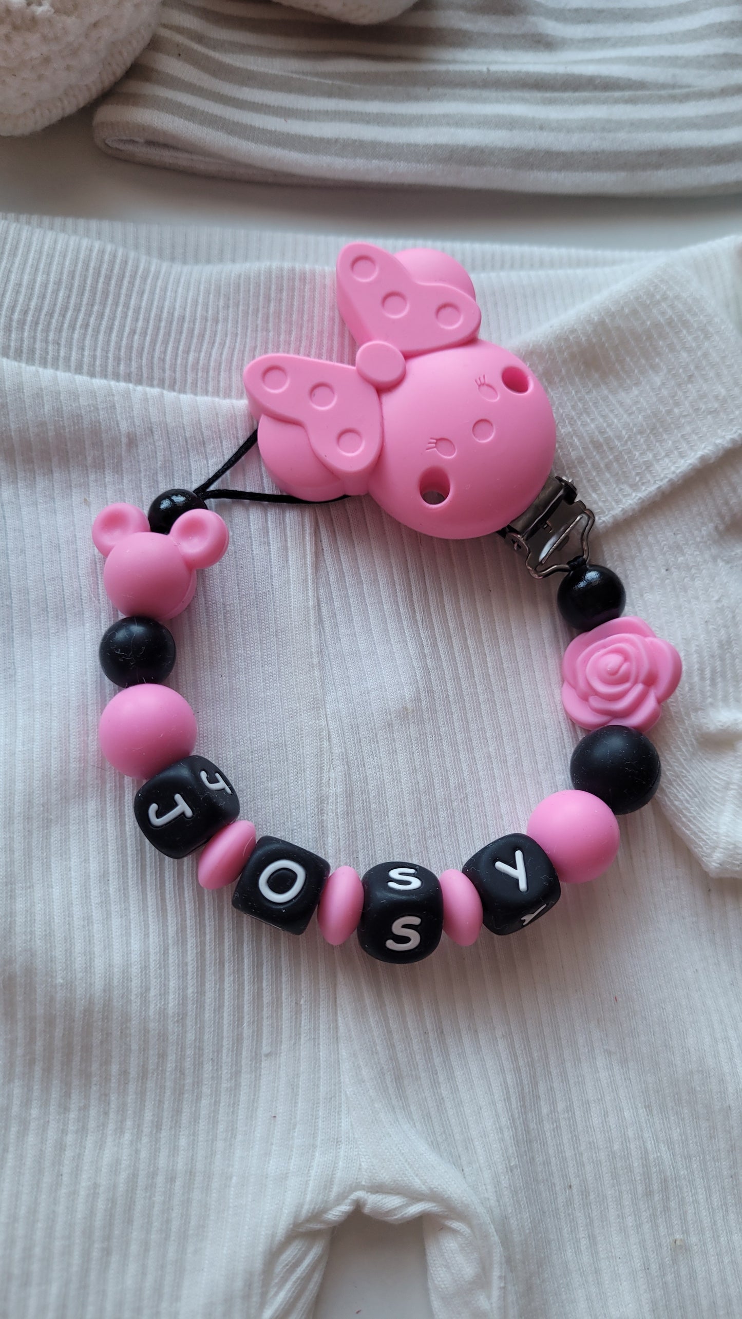 Kinderwagenkette & Schnullerkette mit Namen für Mädchen Maus & Blume pink schwarz