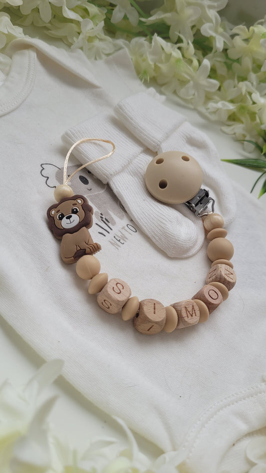 Schnullerkette mit Namen für Jungen Löwe beige