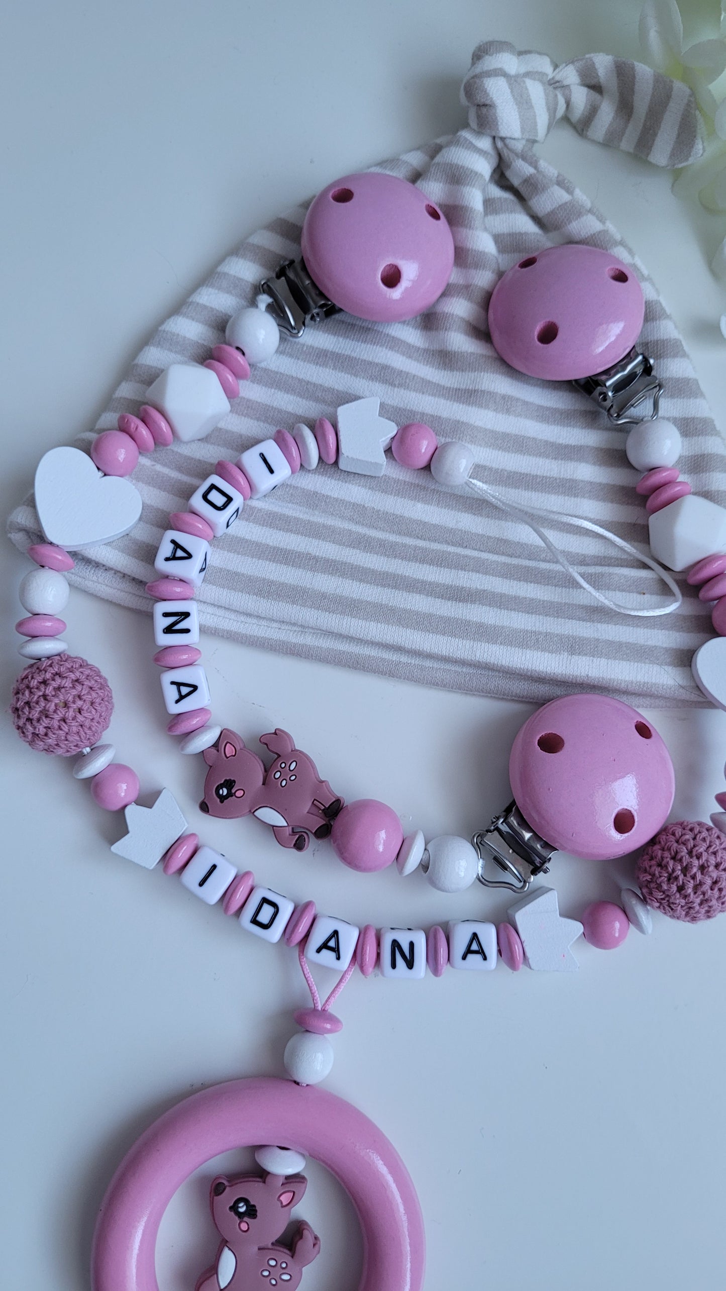 3tlg.Set Schnullerkette Kinderwagenkette & Greifring mit Namen Reh babyrosa weiss