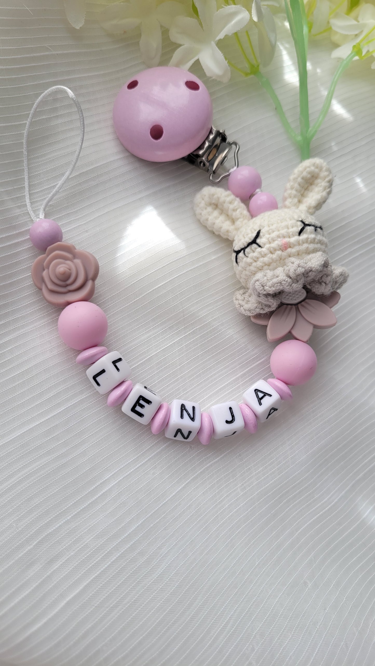 Schnullerkette mit Namen für Mädchen Hase gehäkelt rosa
