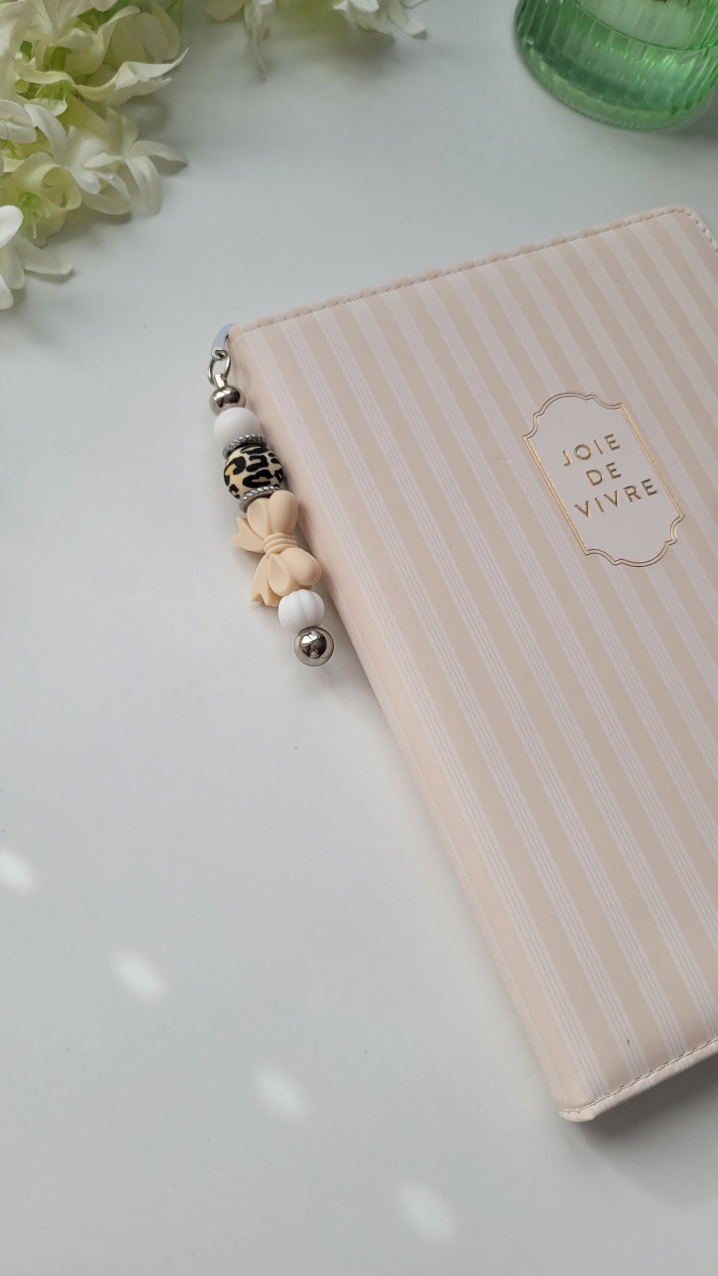 Lesezeichen Schleife leo weiss beige