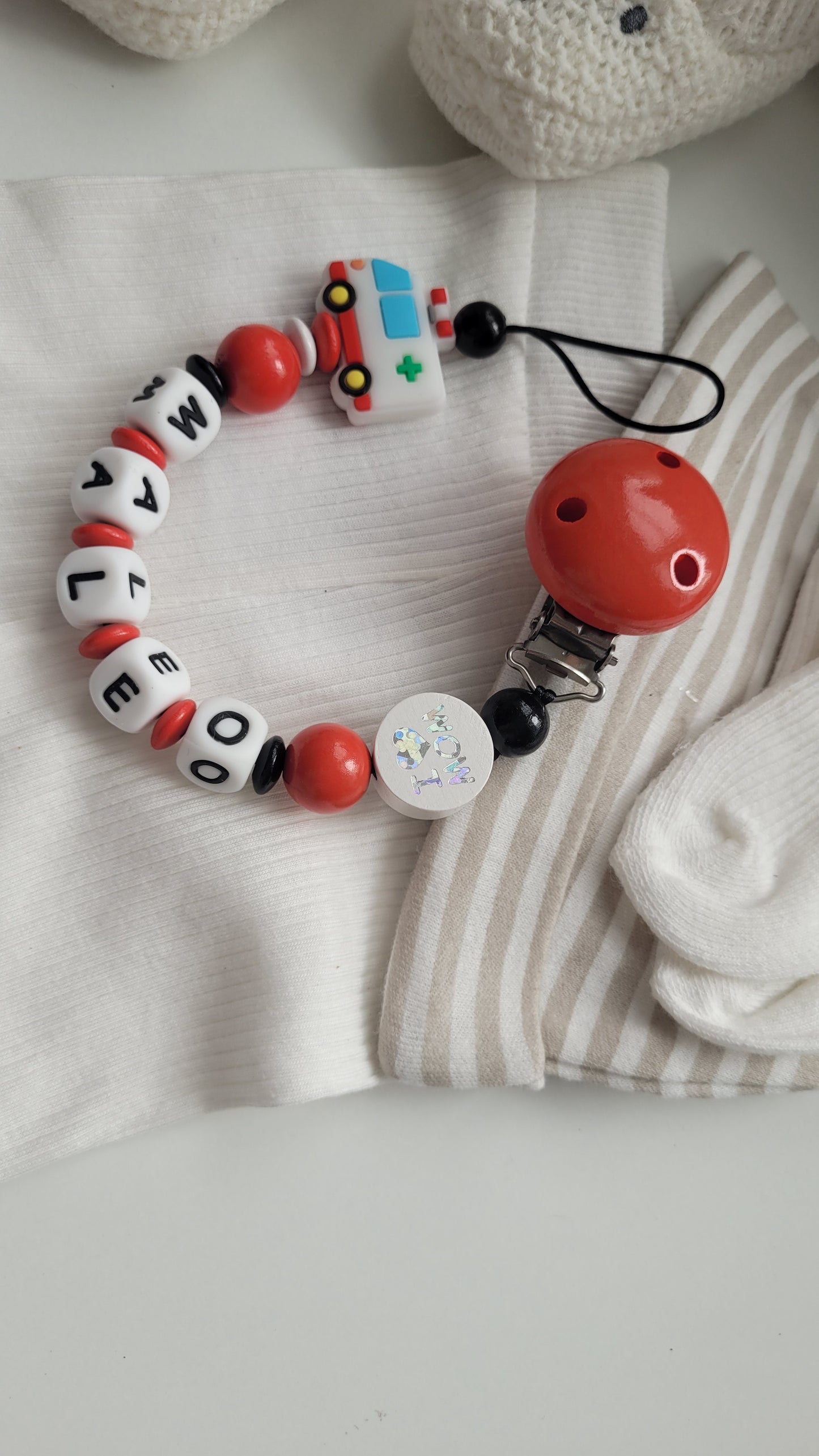 Schnullerkette mit Namen für Jungen Krankenwagen  i love Mom und Dad