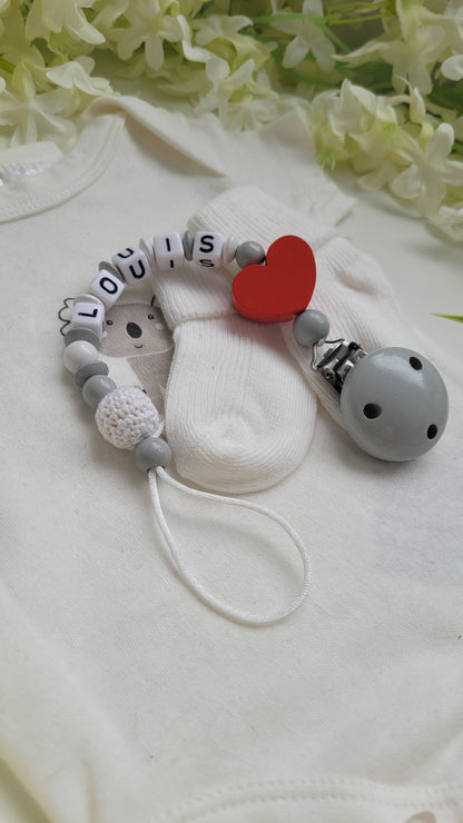 Schnullerkette mit Namen für Jungen Herz grau weiss
