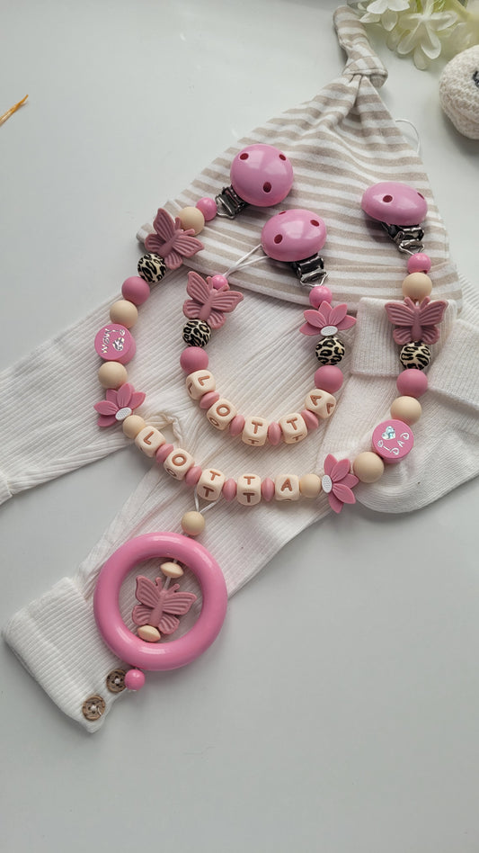 Kinderwagenkette & Schnullerkette mit Namen für Mädchen Schmetterling beige altrosa
