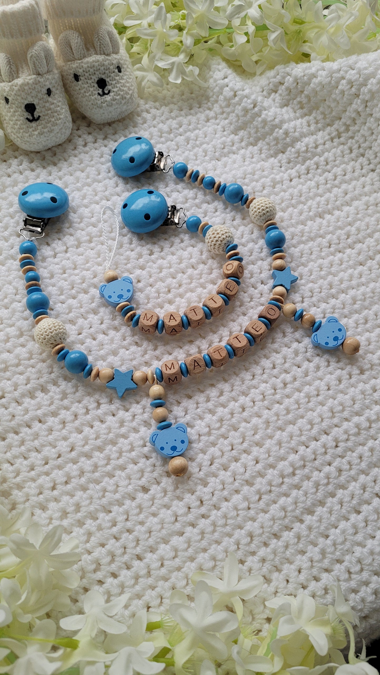 Kinderwagenkette & Schnullerkette mit Namen Teddy blau holz