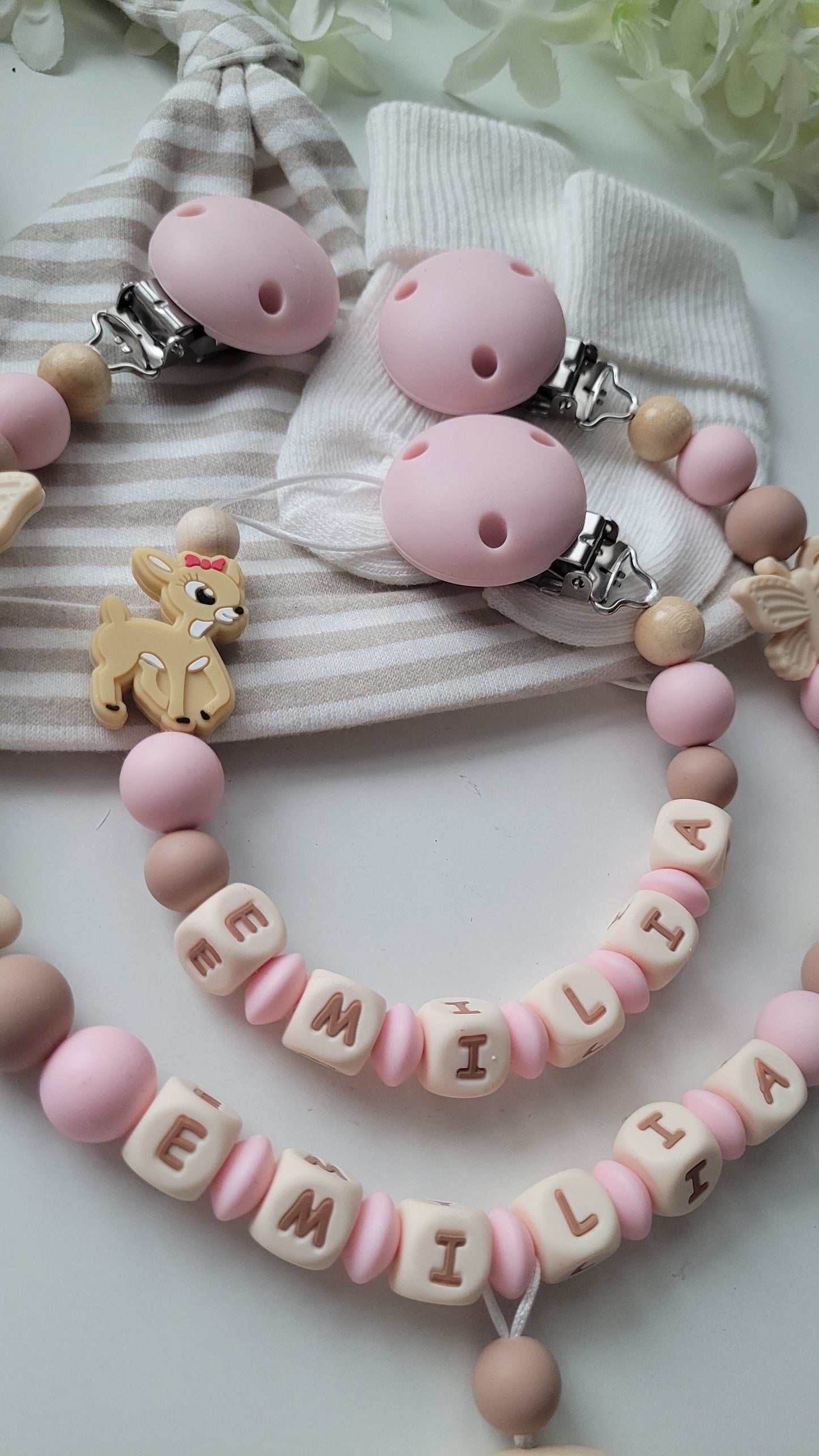Kinderwagenkette & Schnullerkette mit Namen Schmetterling Reh altrose taupe
