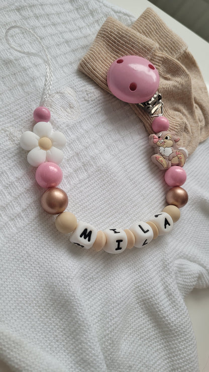 Kinderwagenkette & Schnullerkette mit Namen Hasen perlgold glitzerrosa