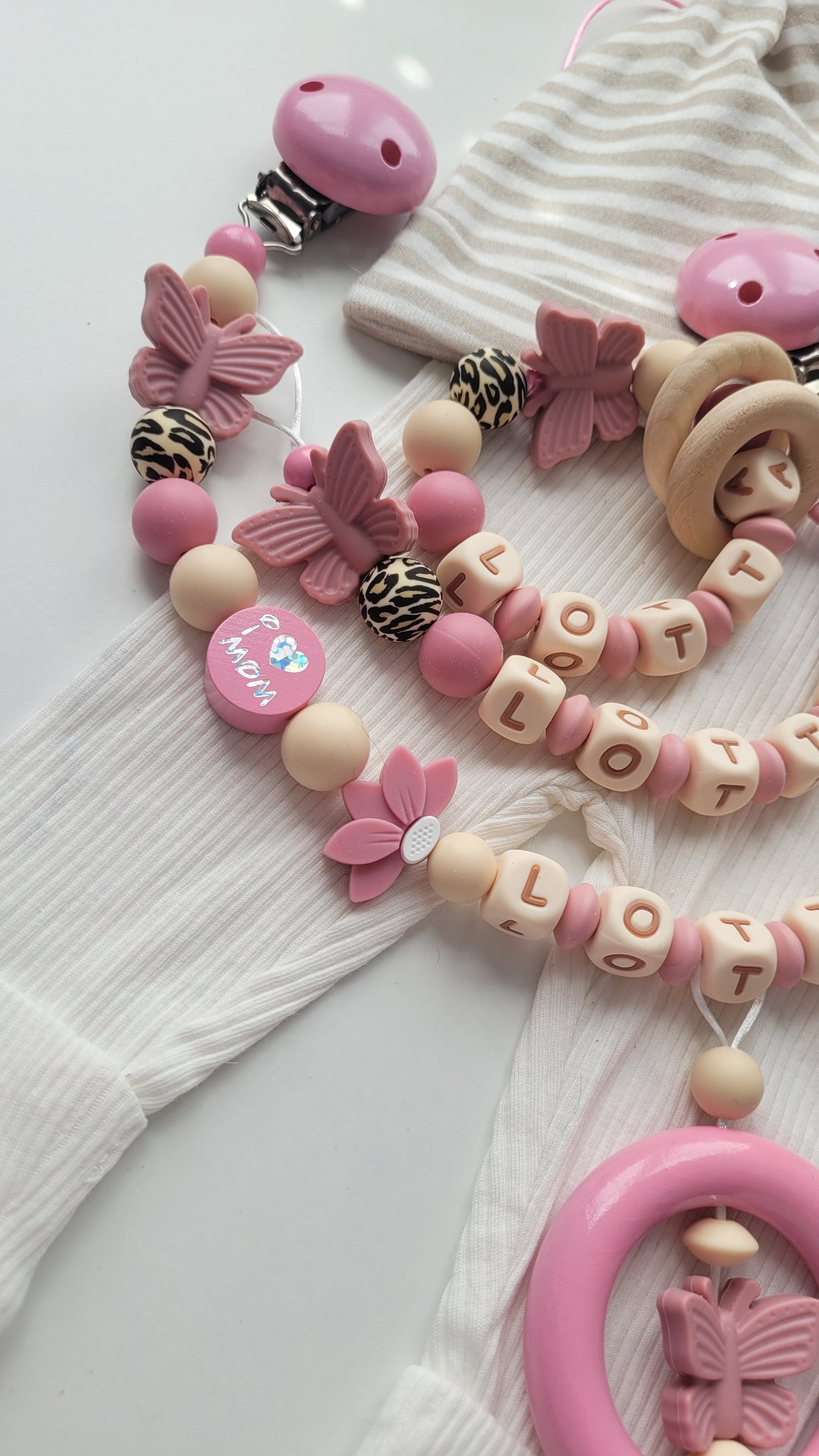 3er Set Schnullerkette Kinderwagenkette & Beissring mit Namen  Blumen &Schmetterlinge beige altrosa