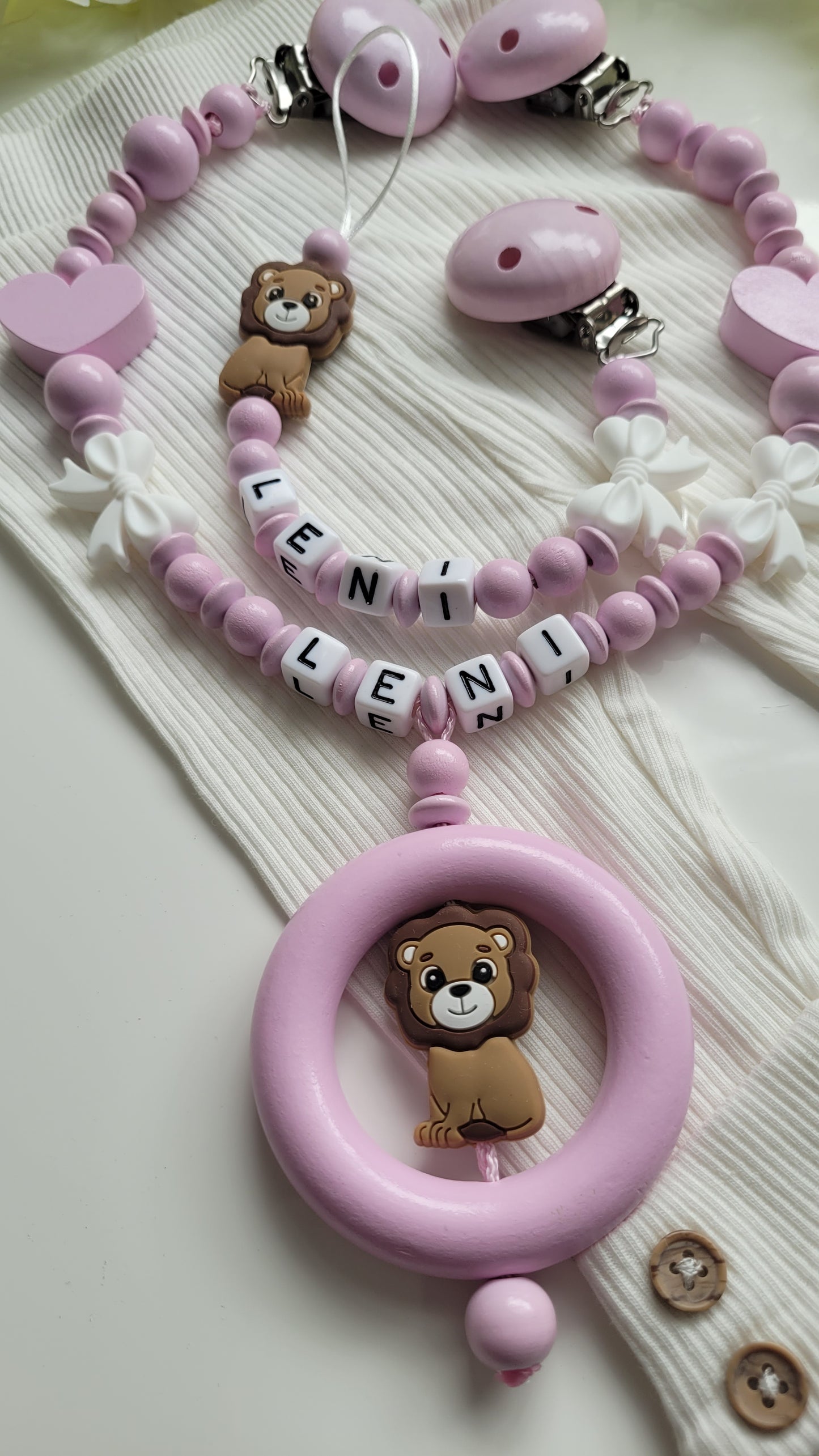 Kinderwagenkette & Schnullerkette mit Namen Löwe rosa