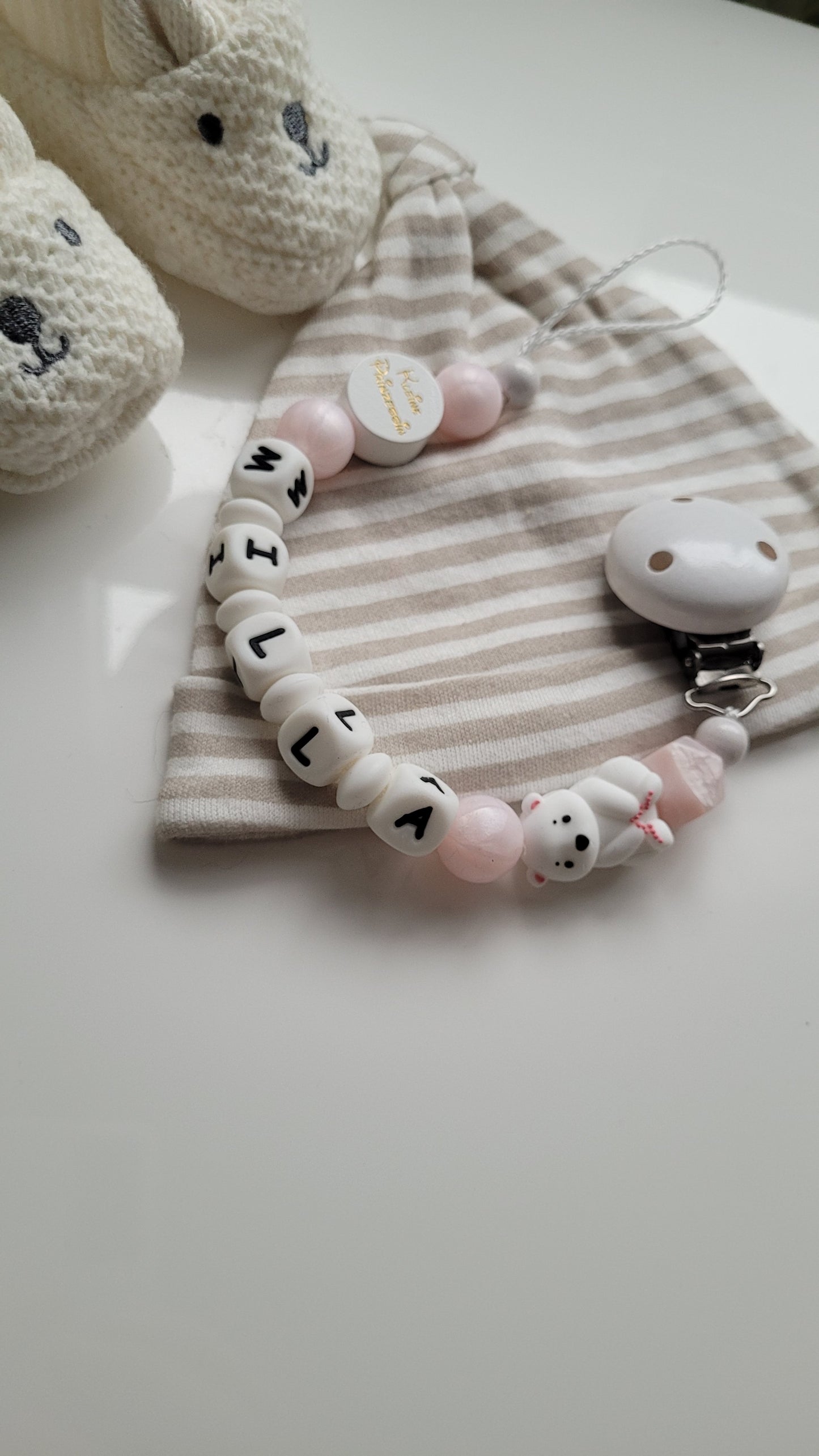 Schnullerkette mit Namen für Mädchen Eisbärchen rosa perlmutt weiss