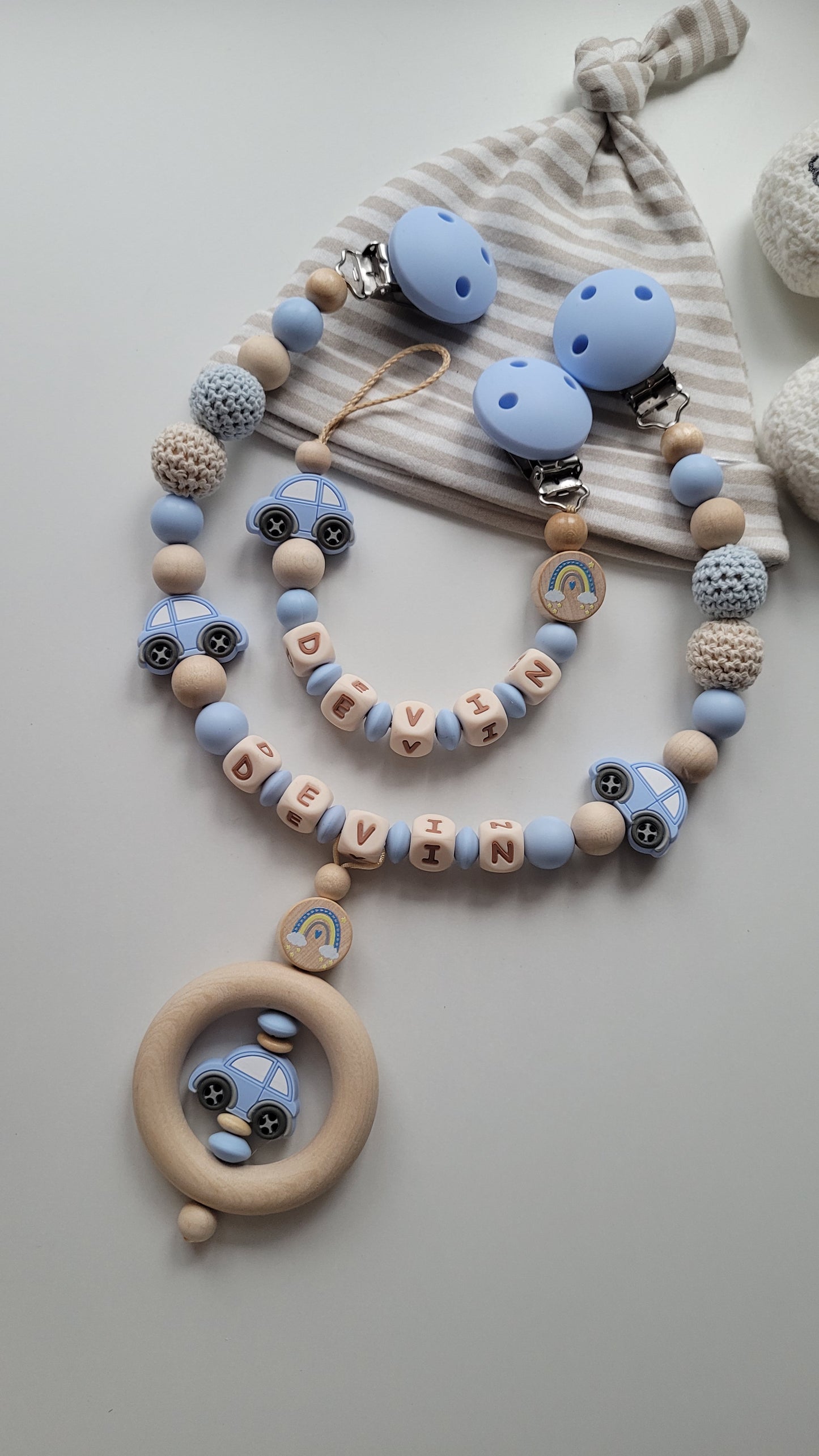 Schnullerkette Kinderwagenkette & Greifring mit Namen Auto Regenbogen babyblau holz