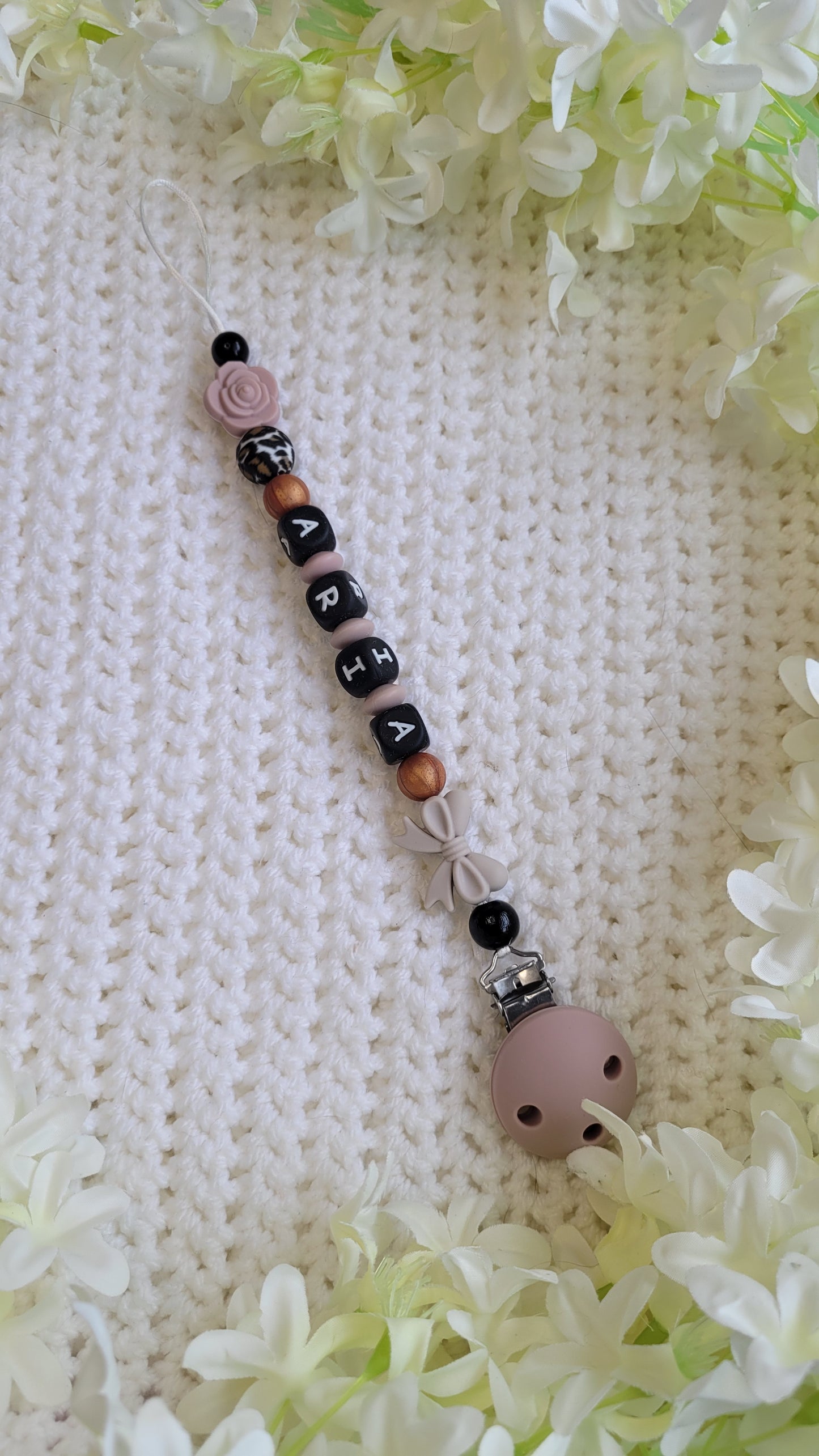 Schnullerkette mit Namen für Mädchen Blümchen leo