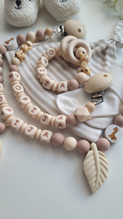 3er Set Schnullerkette Kinderwagenkette & Beissring mit Namen Giraffen & Blätter beige