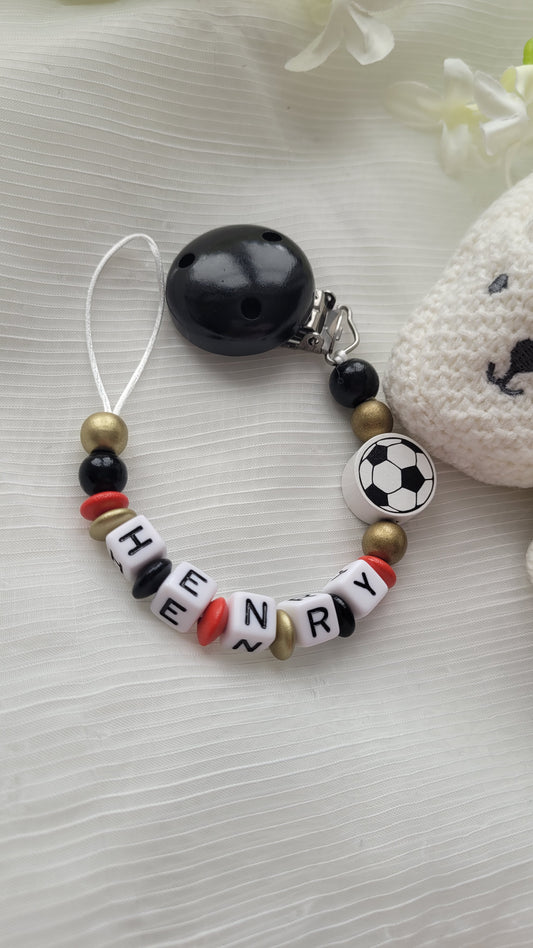 Schnullerkette mit Namen für Jungen Fussball schwarz rot gold