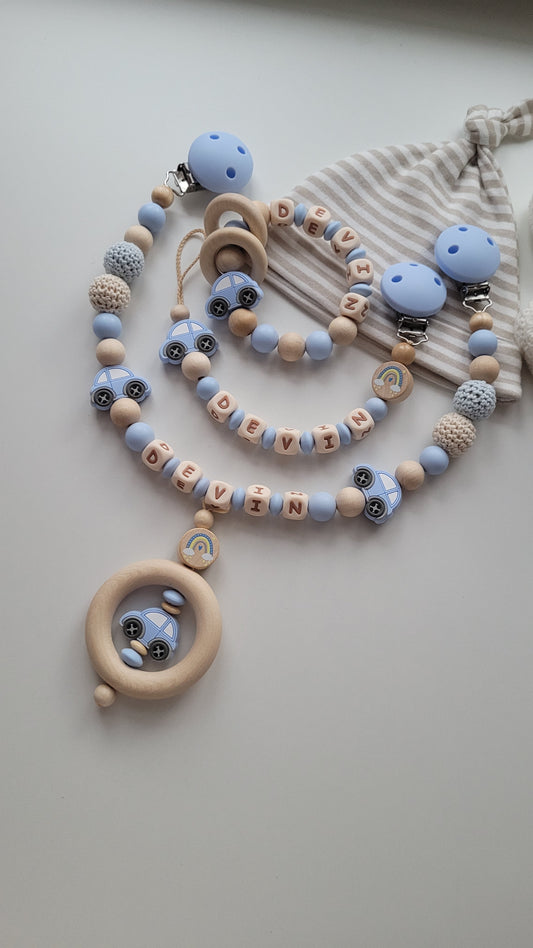 3er Set Schnullerkette Kinderwagenkette & Greifring mit Namen Auto Regenbogen babyblau holz