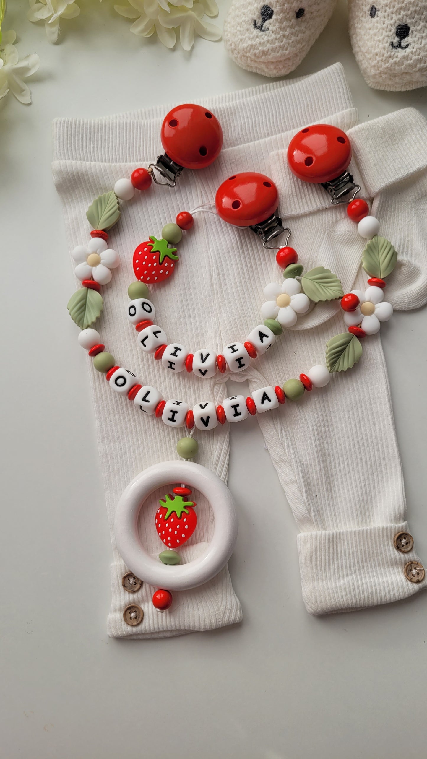 Kinderwagenkette & Schnullerkette mit Namen Erdbeere & Blume