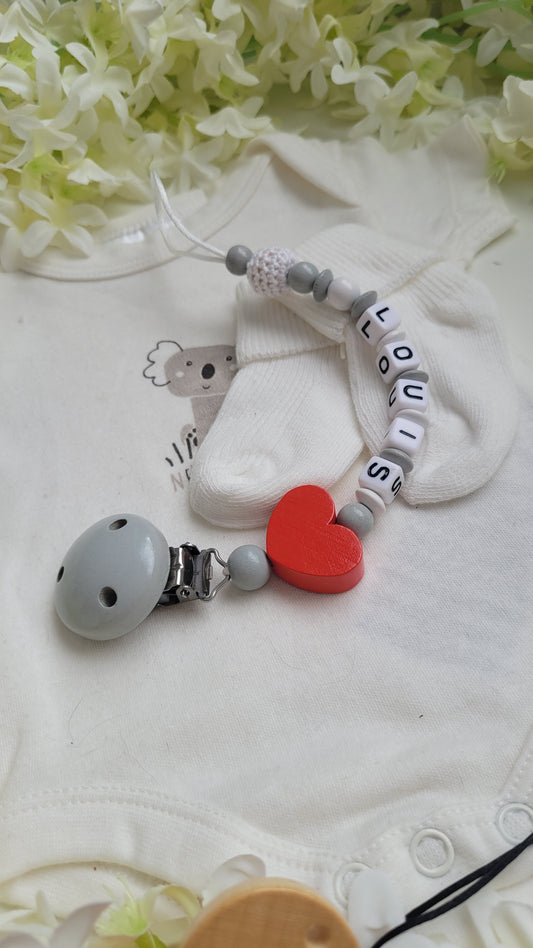 Schnullerkette mit Namen für Jungen Herz grau weiss