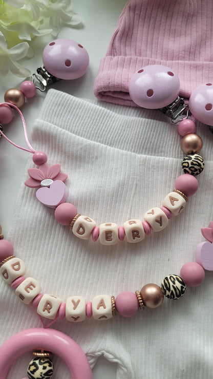 3er Set Kinderwagenkette, Schnullerkette & Greifring mit Namen – Herz