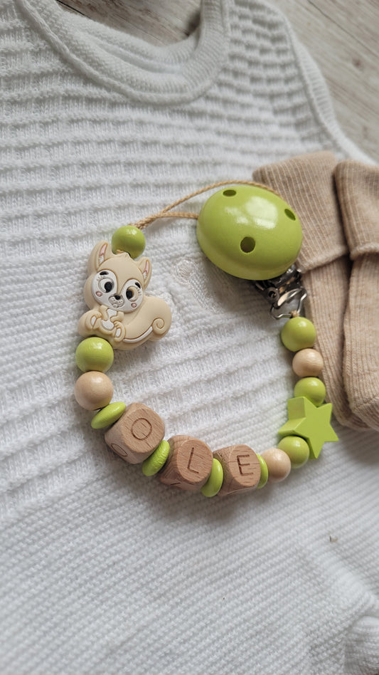 Schnullerkette mit Namen Eichhörnchen grün holz