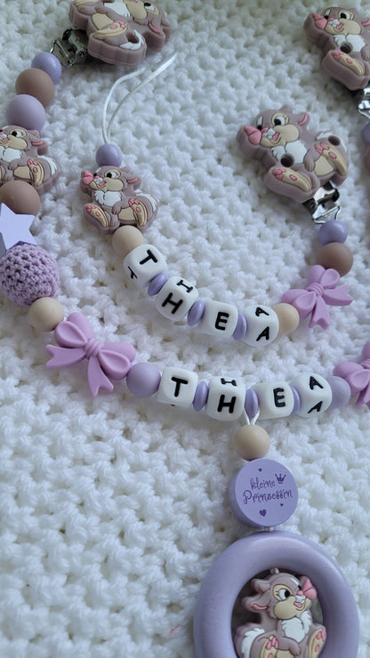 Kinderwagenkette & Schnullerkette mit Namen Hasen flieder