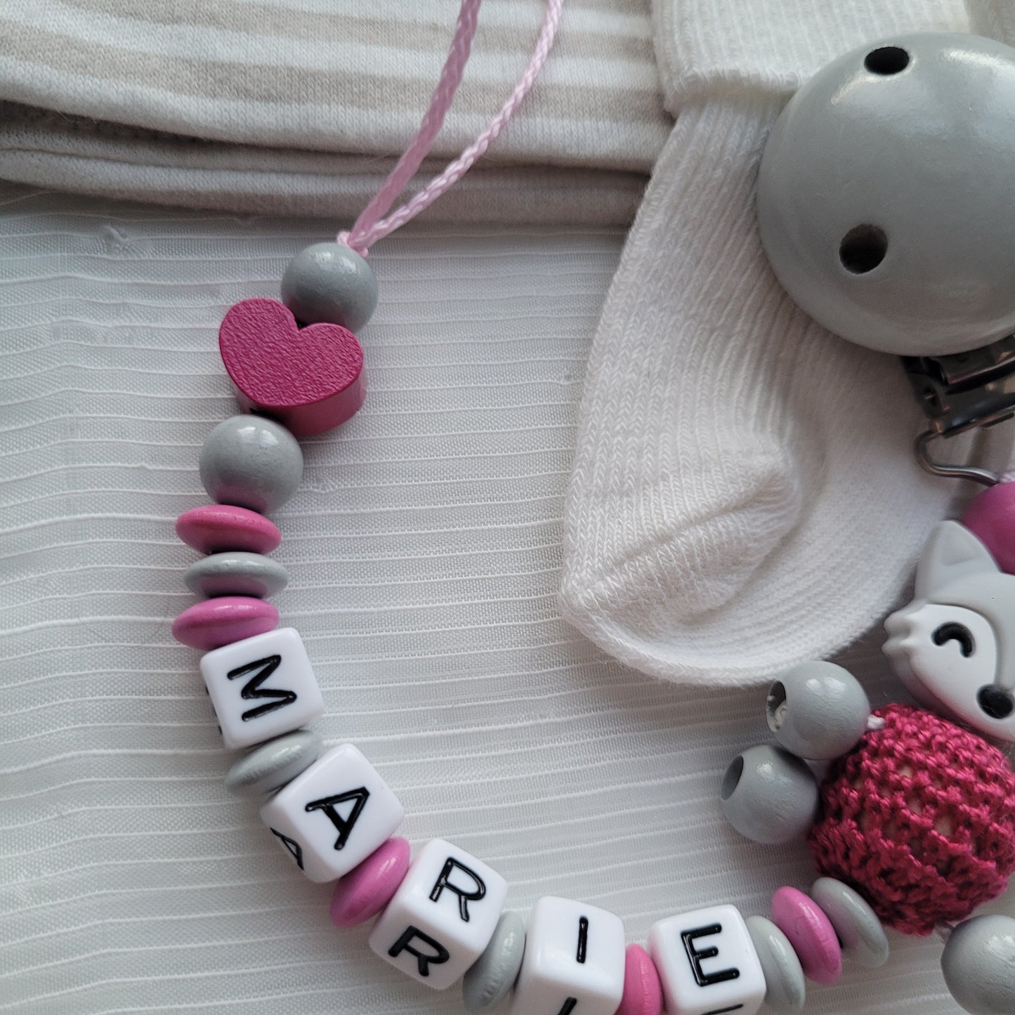 Schnullerkette mit Namen für Mädchen Fuchs & Herz pink grau
