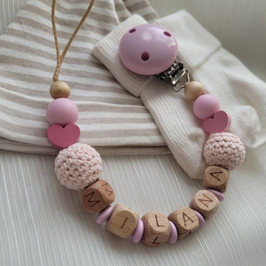 Schnullerkette mit Namen für Mädchen Herzen & Häkelperlen rosa