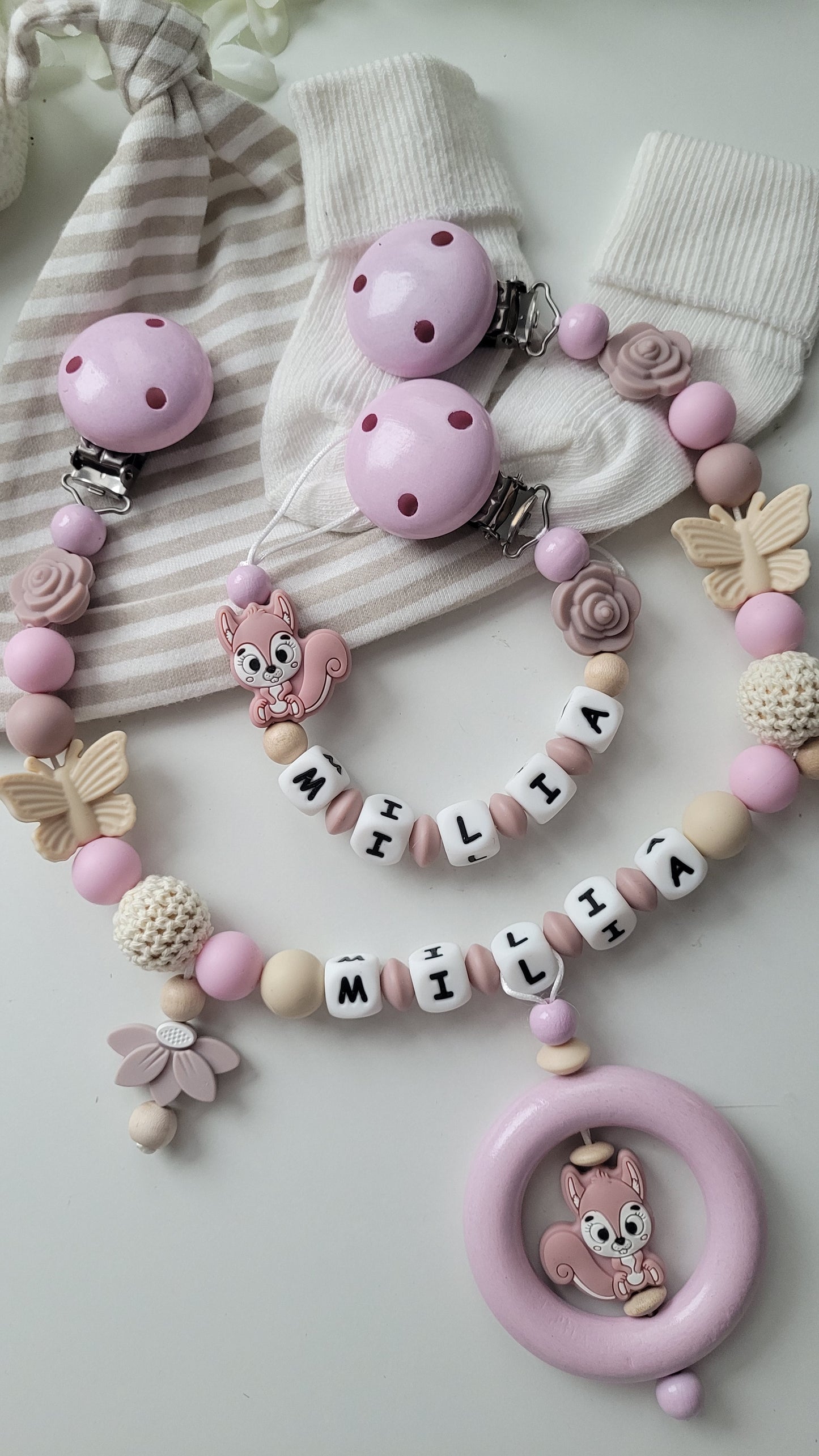 Kinderwagenkette & Schnullerkette mit Namen Eichhörnchen beige rosa