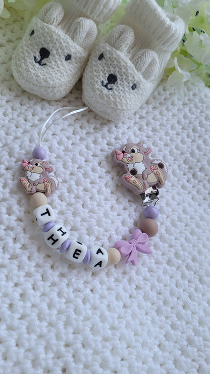Kinderwagenkette & Schnullerkette mit Namen Hasen flieder