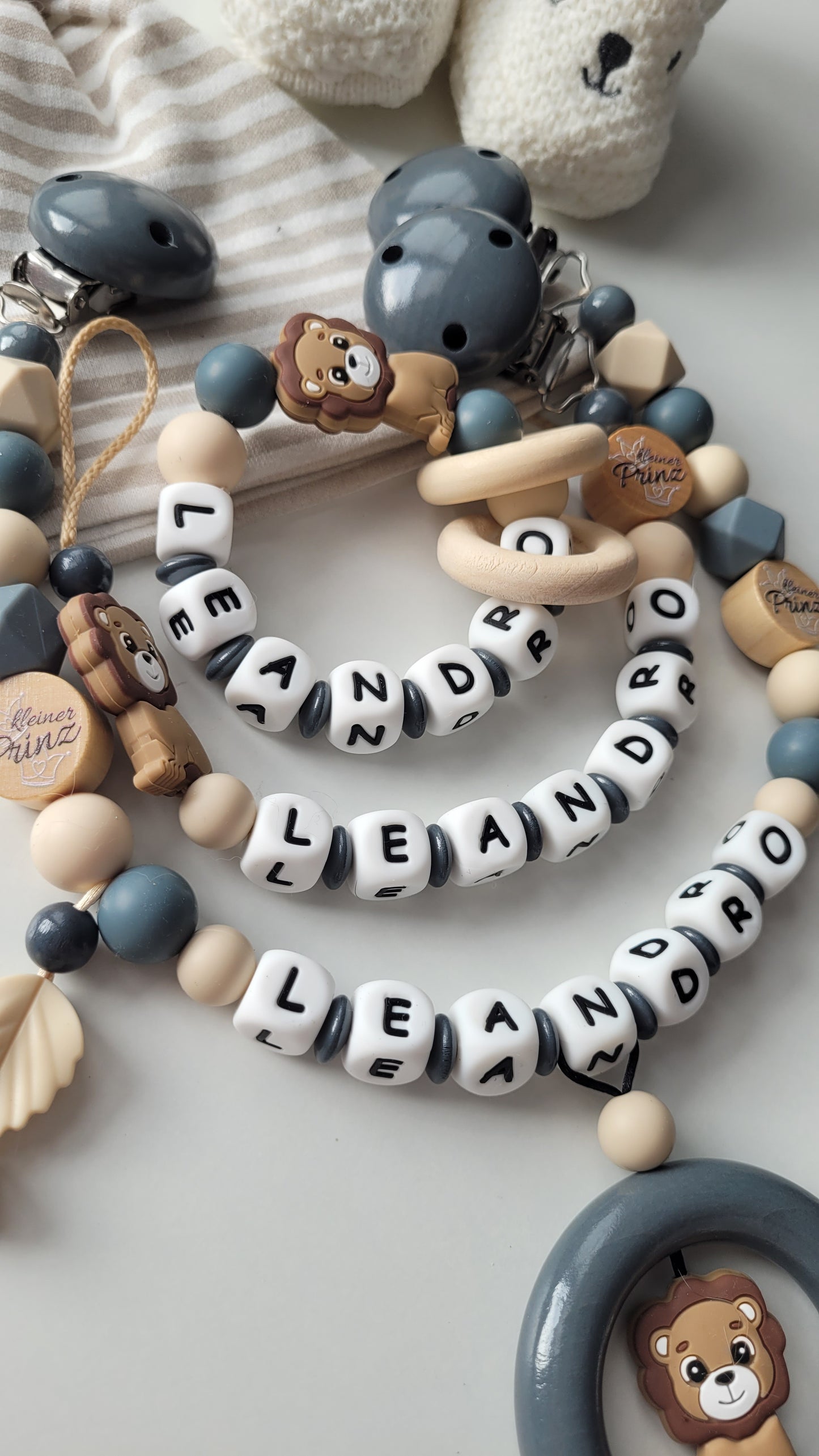 Schnullerkette Kinderwagenkette & Greifring mit Namen Löwe & Kleiner Prinz beige grau