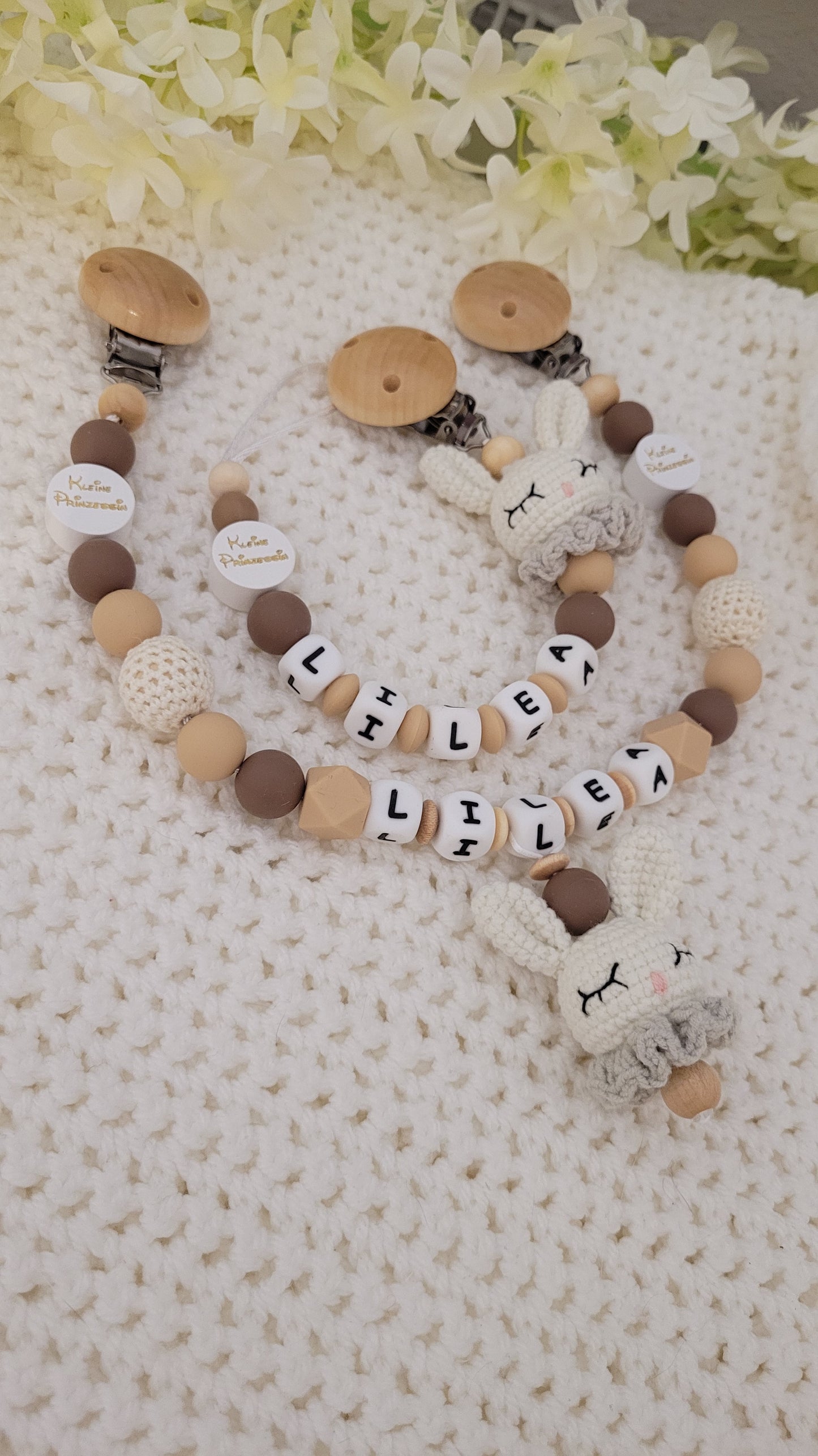Kinderwagenkette & Schnullerkette mit Namen kleine Prinzessin & Häkelhase