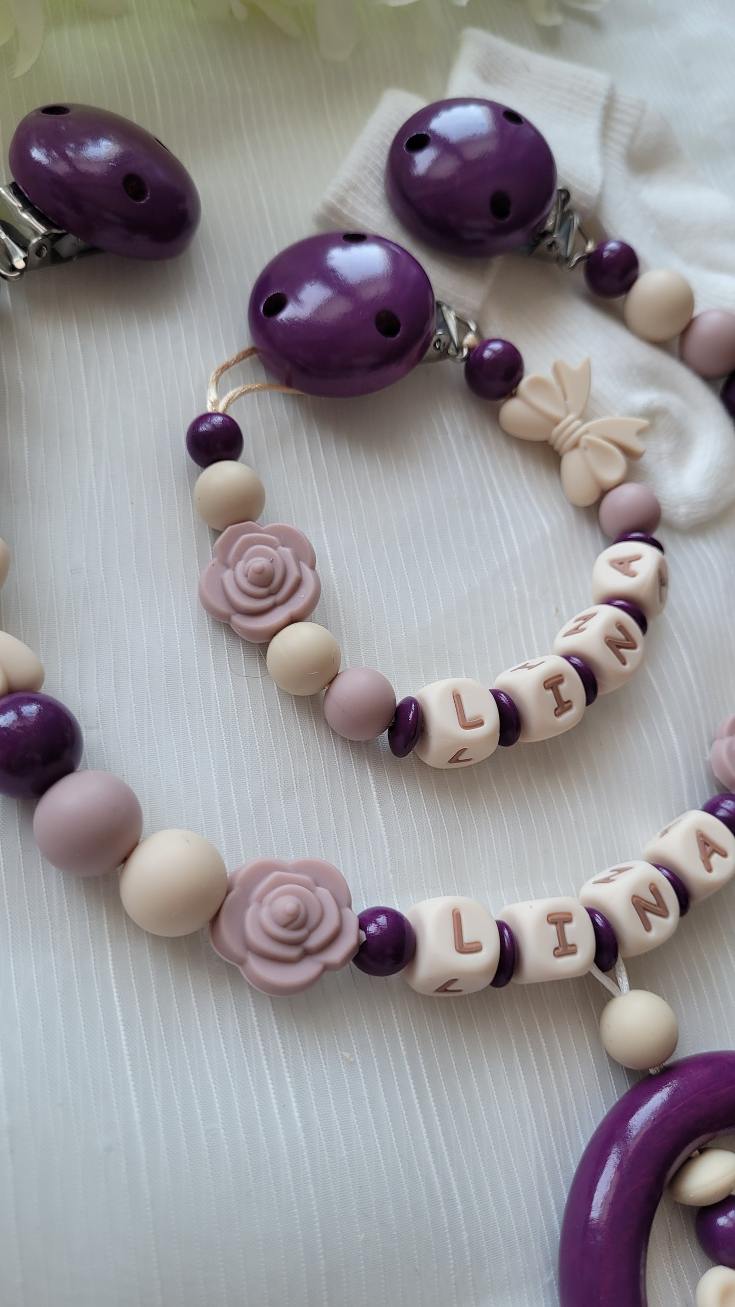 Kinderwagenkette & Schnullerkette mit Namen Maus und Blume altrosa beige pflaume