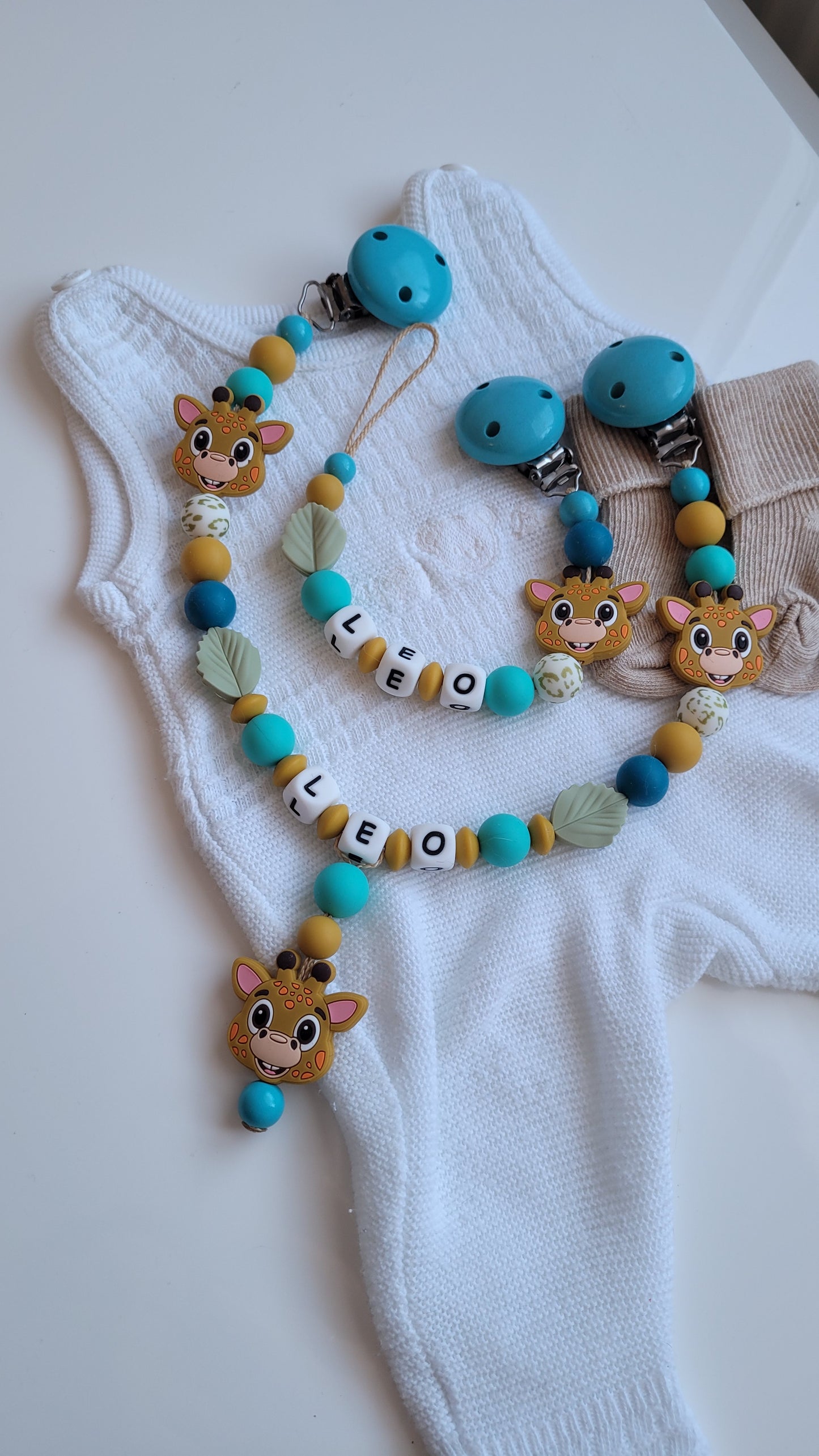Kinderwagenkette & Schnullerkette mit Namen Giraffe türkis