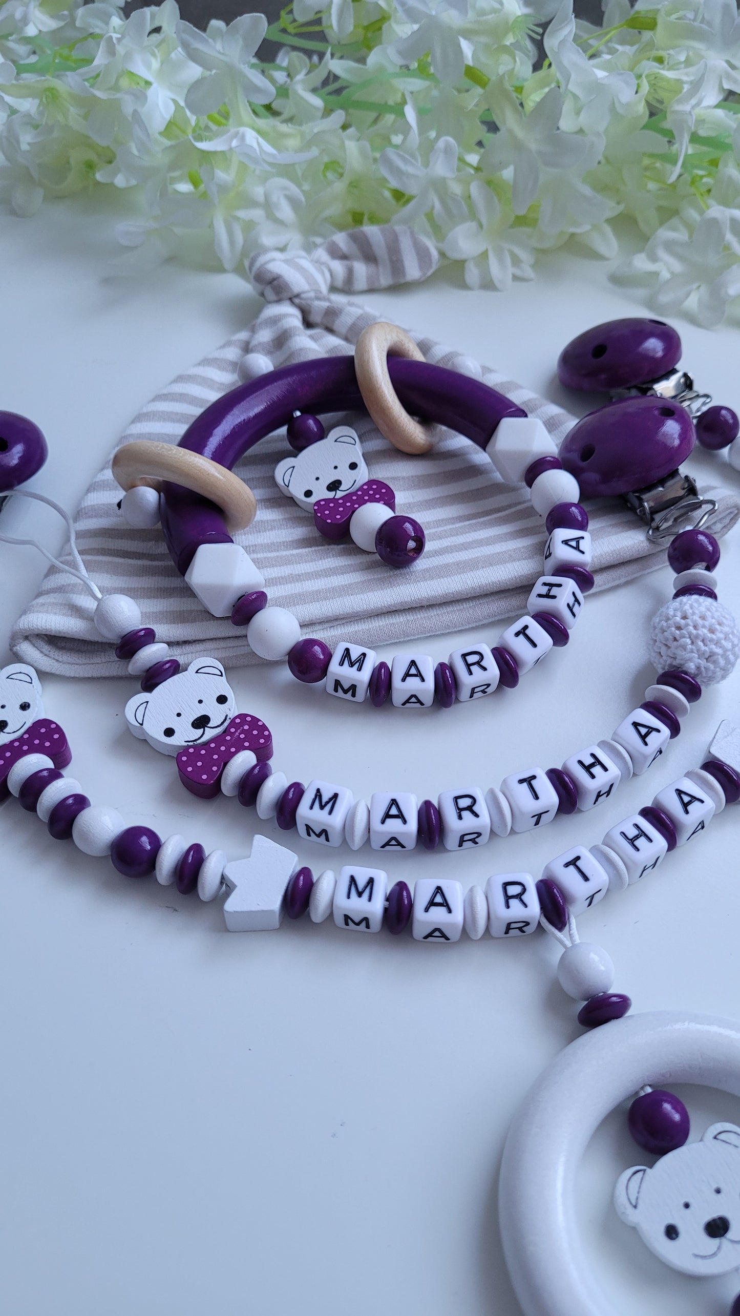 3tlg.Set Schnullerkette Kinderwagenkette & Greifring mit Namen Bärchen pflaume