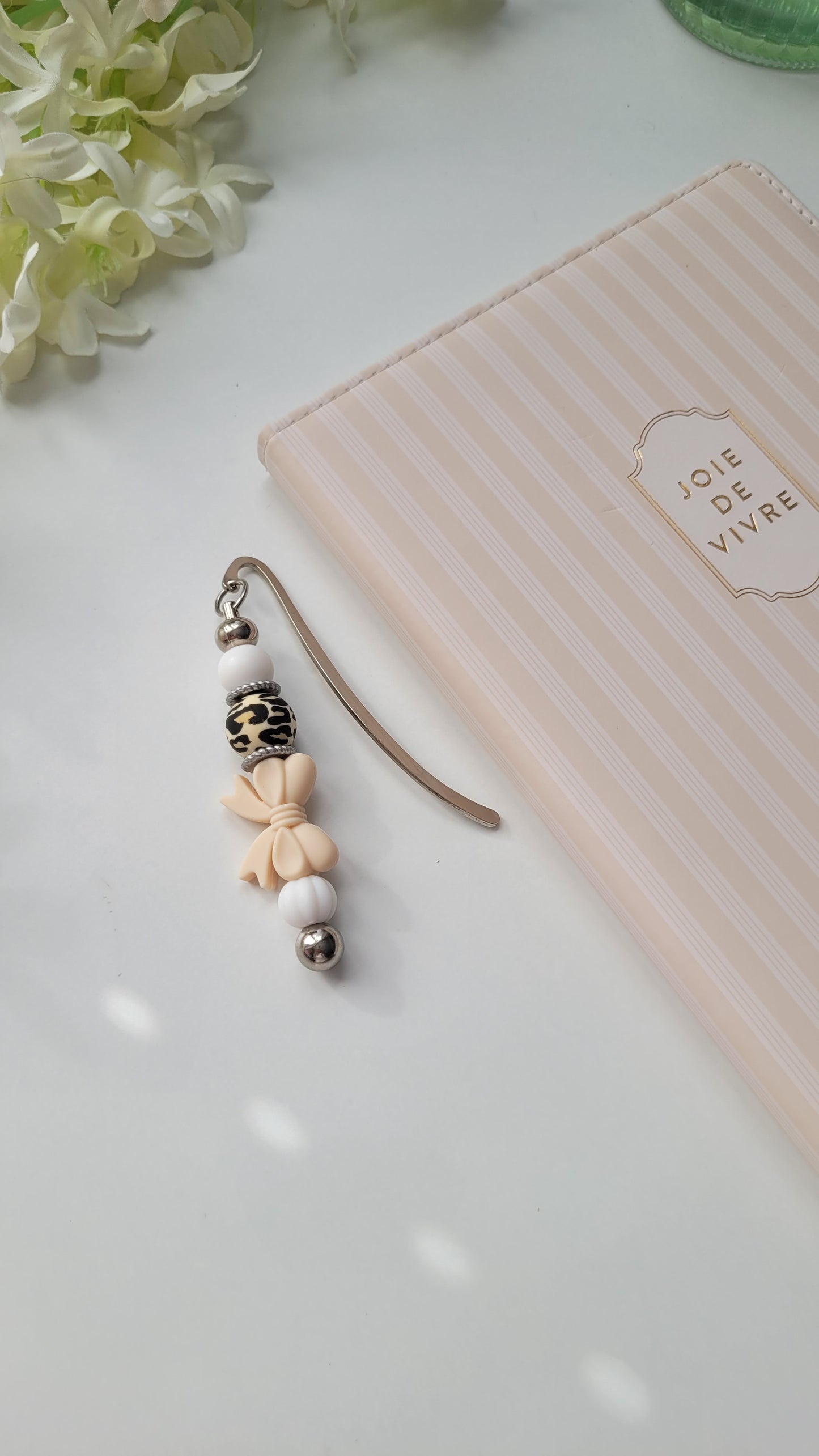 Lesezeichen Schleife leo weiss beige