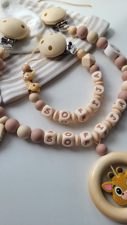 Kinderwagenkette & Schnullerkette mit Namen Giraffen beige braun