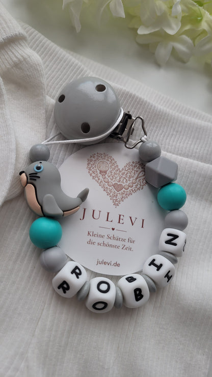 Schnullerkette mit Namen Jungen Seerobbe grau türkis personalisiert