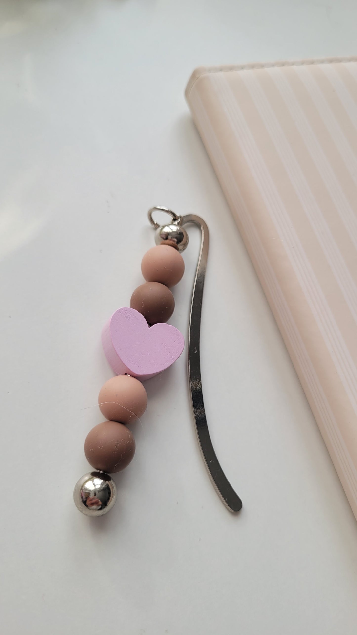 Lesezeichen Herz braun rosa