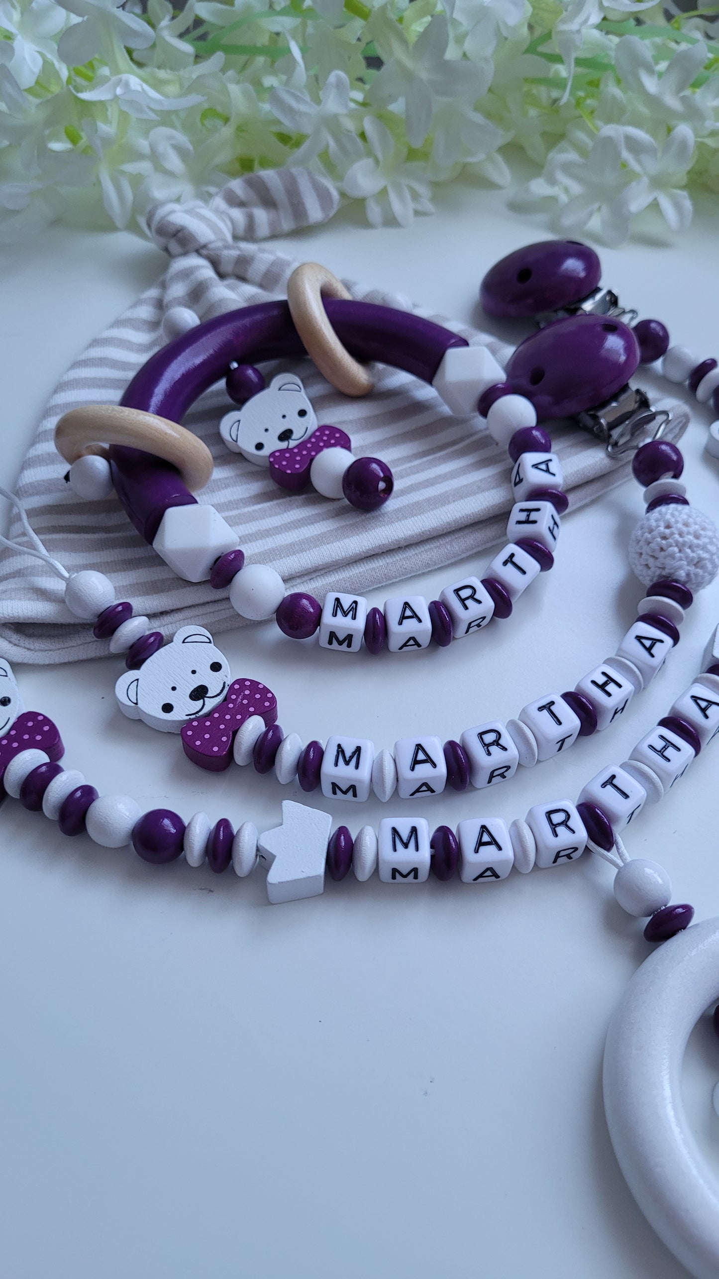 3tlg.Set Schnullerkette Kinderwagenkette & Greifring mit Namen Bärchen pflaume