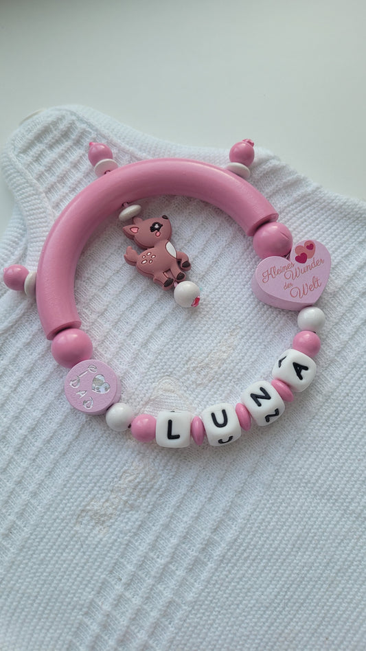 Motorik Greifring mit Namen Reh & kleines Wunder der Welt babyrosa