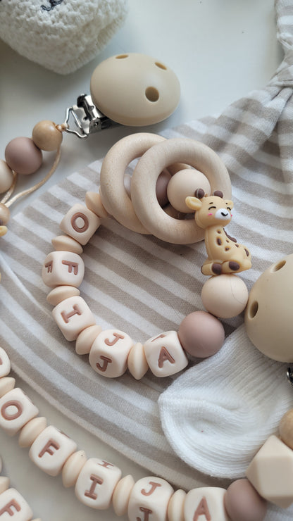 3er Set Schnullerkette Kinderwagenkette & Beissring mit Namen Giraffen & Blätter beige