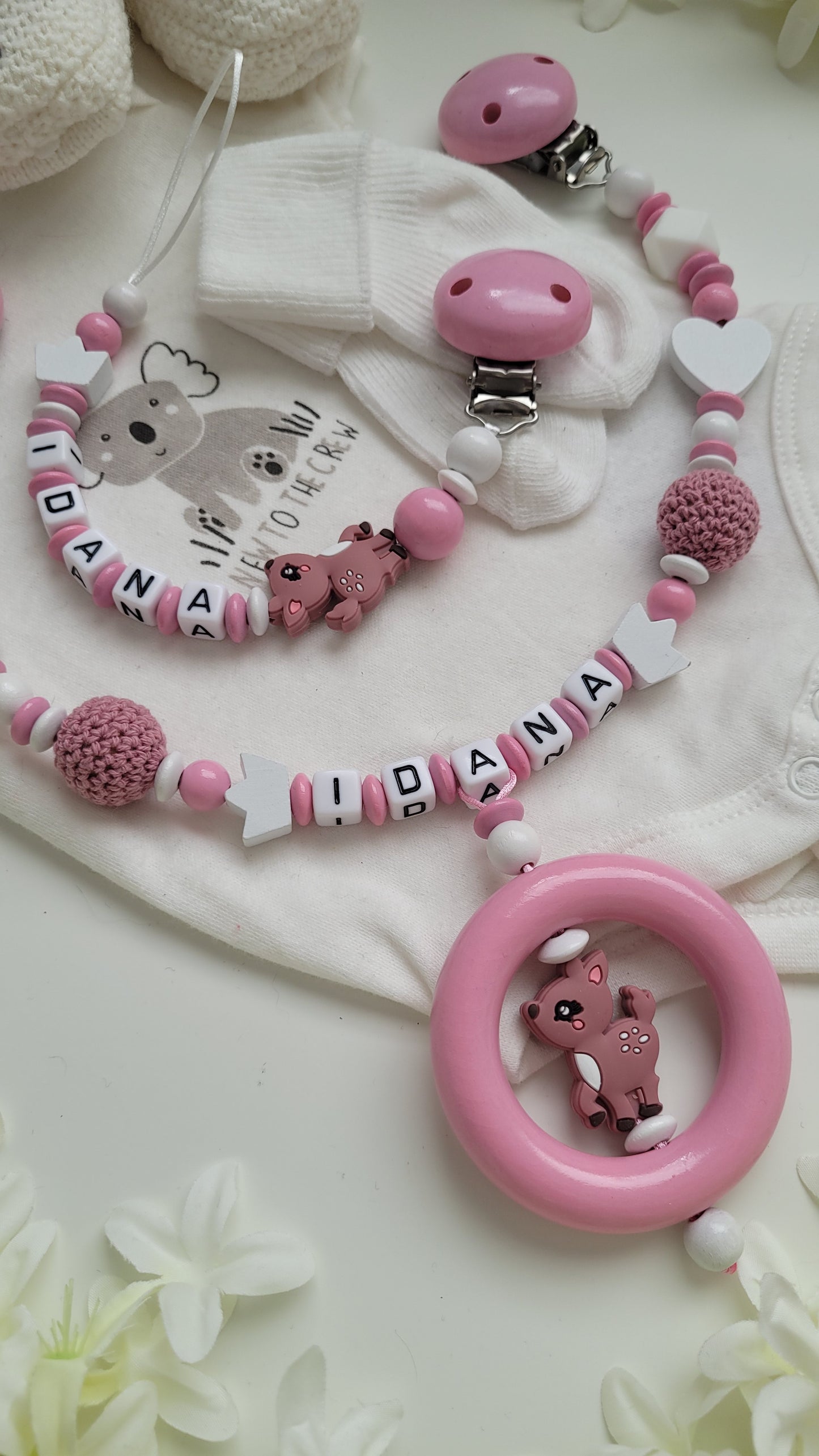 Kinderwagenkette & Schnullerkette mit Namen für Mädchen Rehkitz rosa