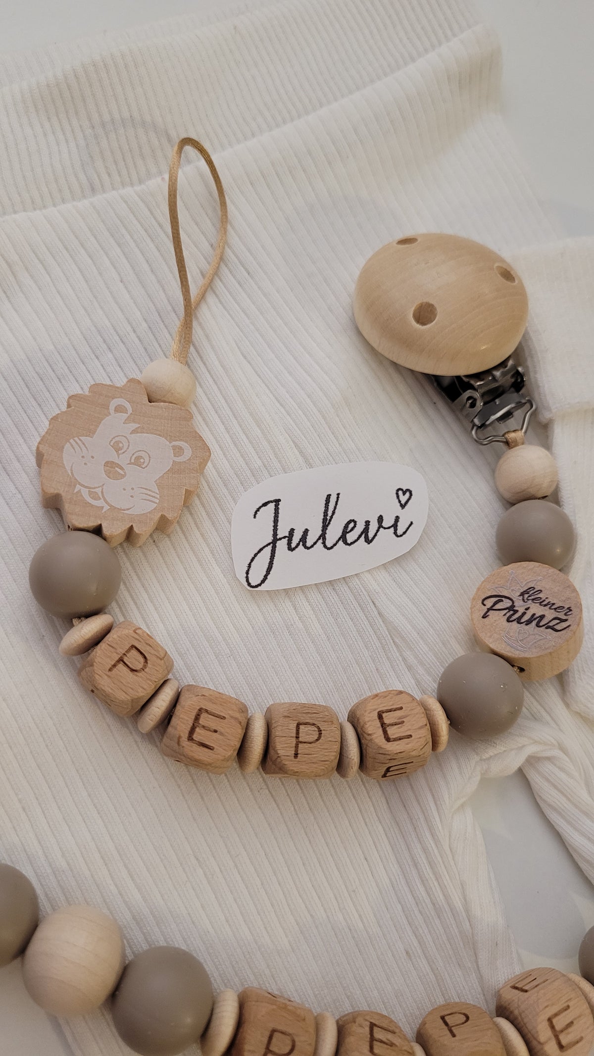 Kinderwagenkette & Schnullerkette mit Namen Löwe holz