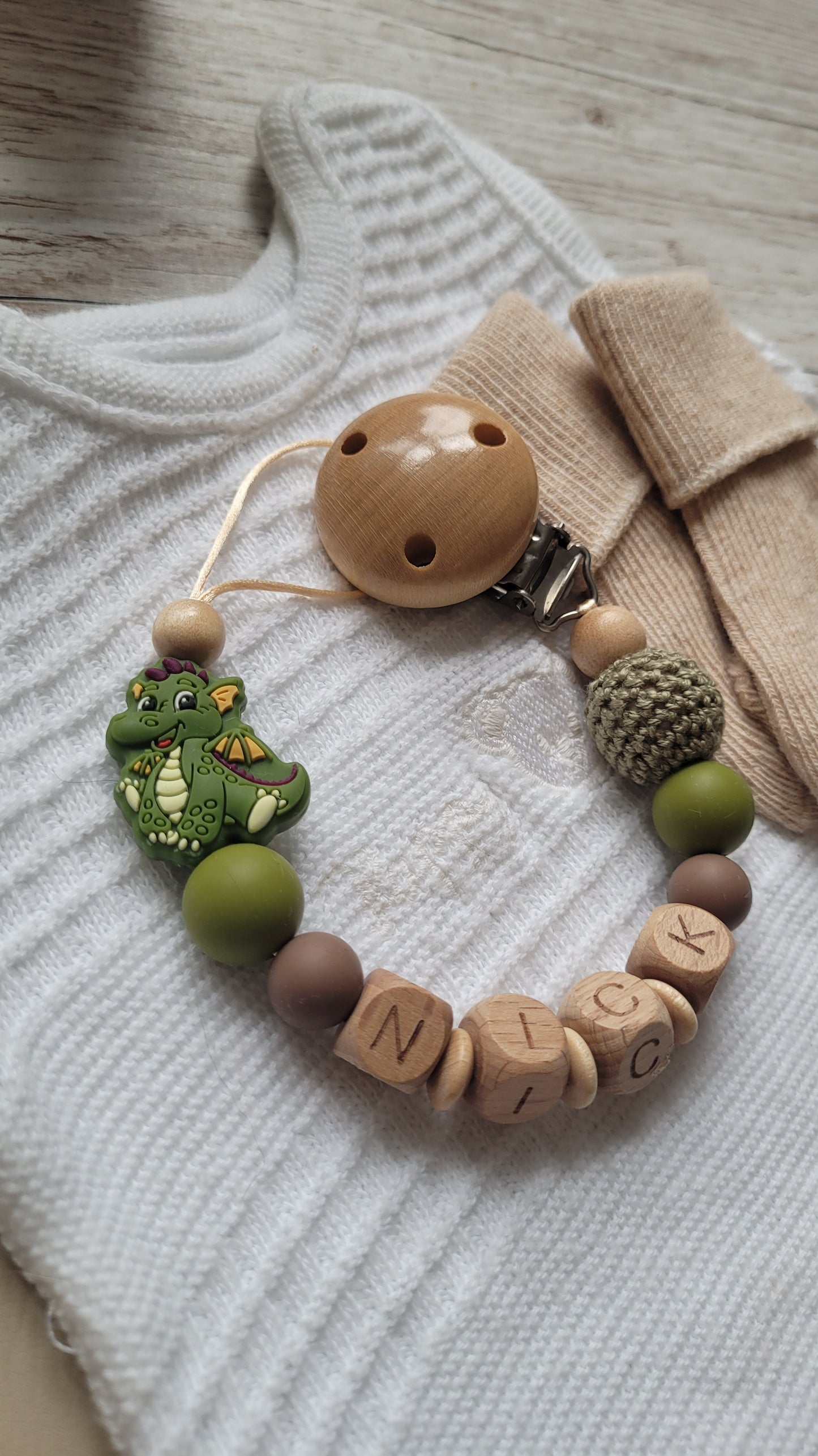 Schnullerkette mit Namen Drache braun holz grün