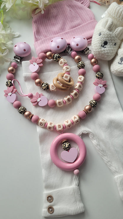 3er Set Kinderwagenkette, Schnullerkette & Greifring mit Namen – Herz