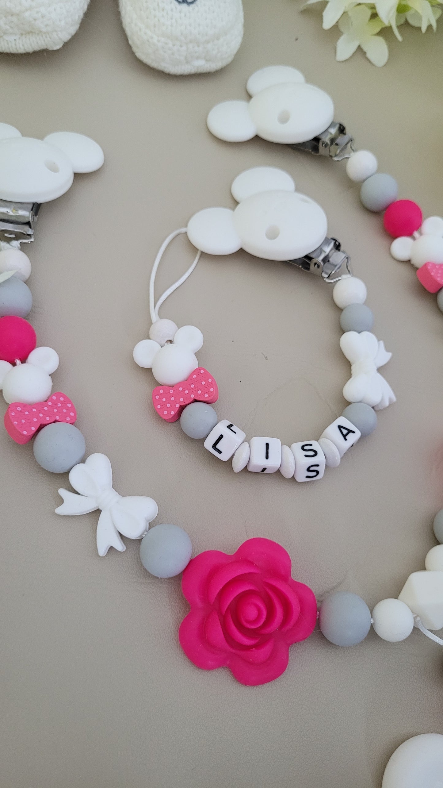 Kinderwagenkette & Schnullerkette mit Namen für Mädchen Blumen Maus