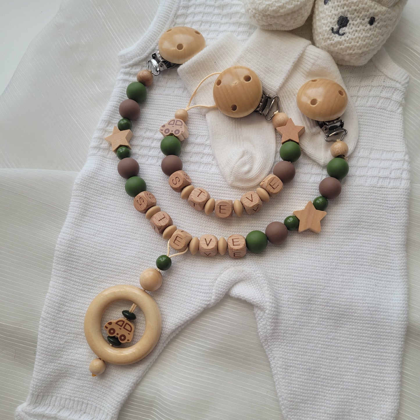 Kinderwagenkette & Schnullerkette mit Namen Auto holz grün