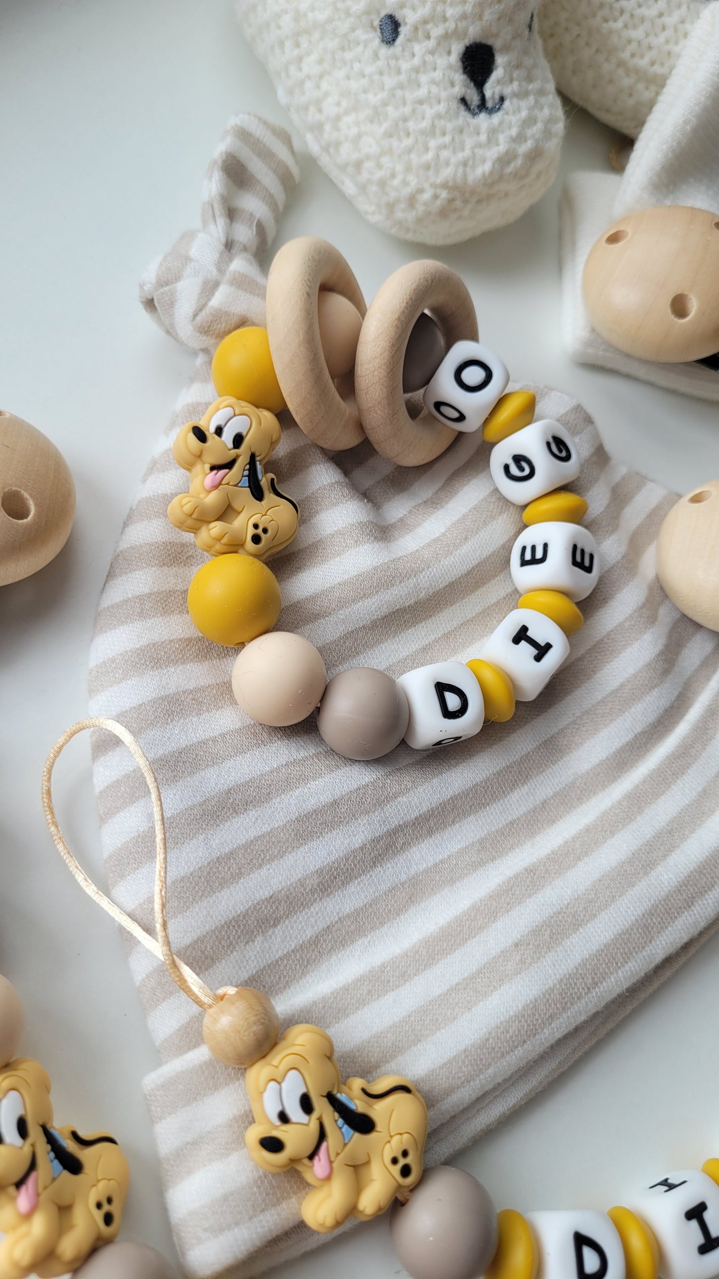 Schnullerkette Kinderwagenkette & Beissring mit Namen Hund beige graubraun gelb
