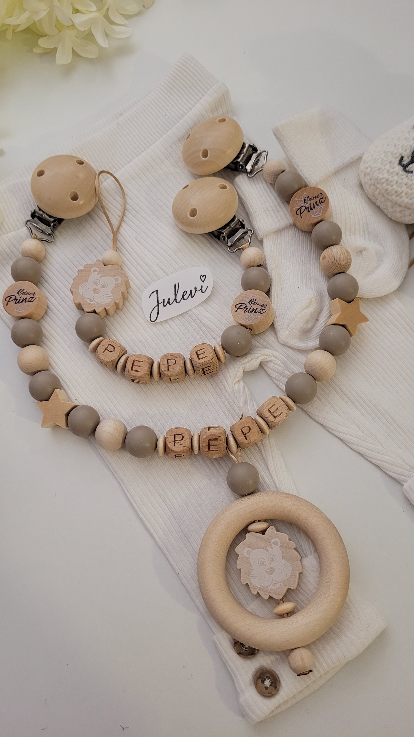 Kinderwagenkette & Schnullerkette mit Namen Löwe holz