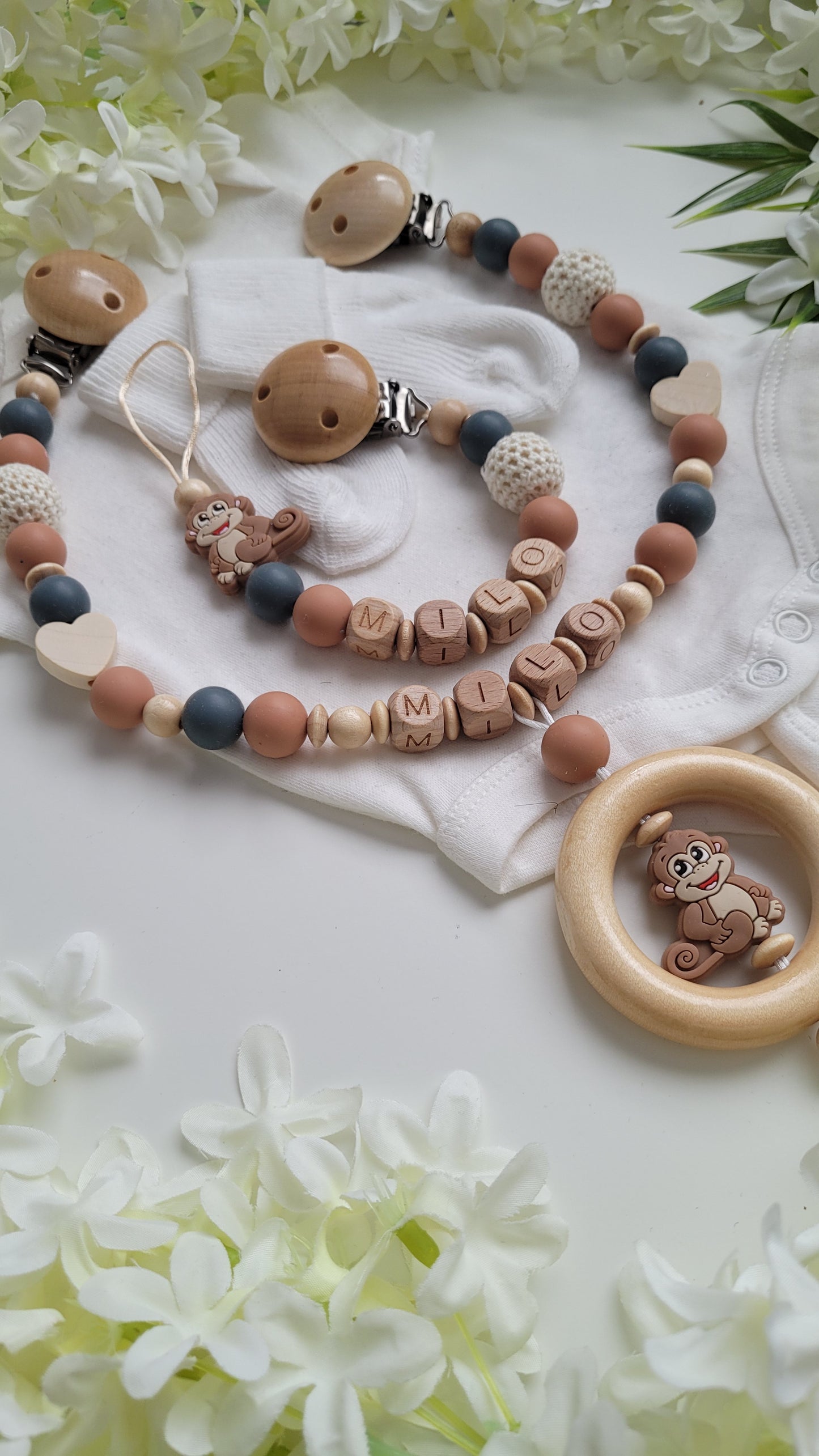 Kinderwagenkette & Schnullerkette mit Namen für Jungen Affenbande