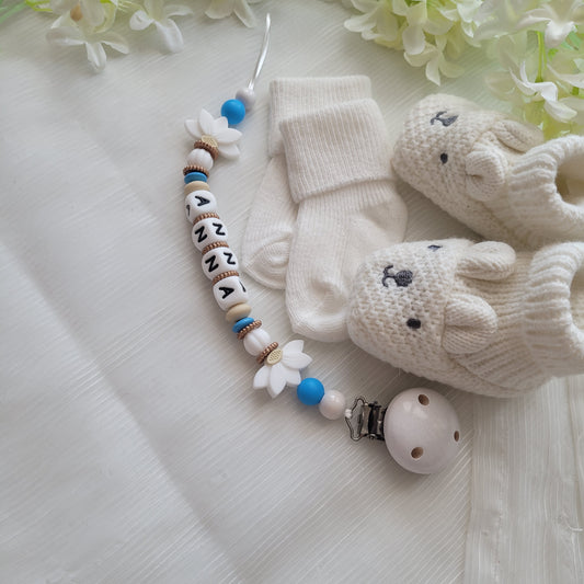 Schnullerkette mit Namen für Mädchen Blumen Creme blau weiss
